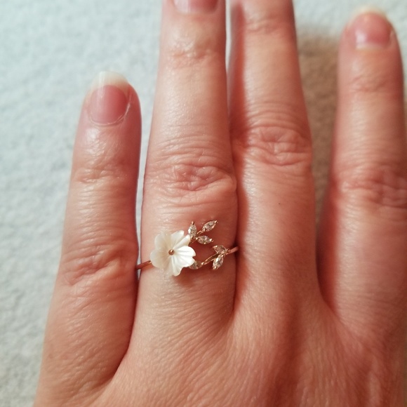 Rose Gold and Mother of Pearl Ring - Picture 5 of 6